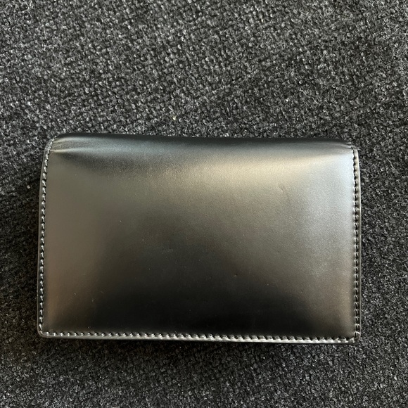 Dior Black leather handbag with gold color accessory n very new condition - Picture 3 of 8